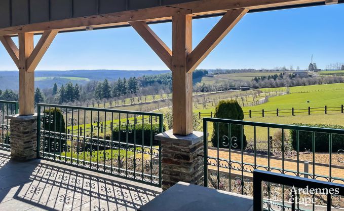 Ruim en comfortabel vakantiehuis met prachtig uitzicht, sauna en jacuzzi voor 16 personen in Rochehaut, Ardennen