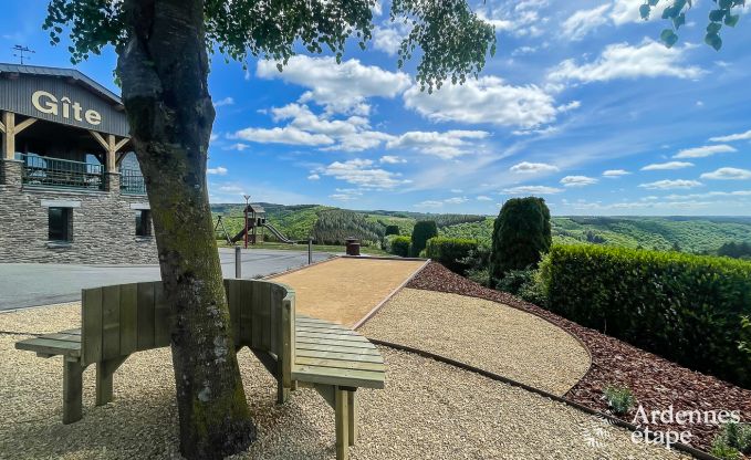 Ruim en comfortabel vakantiehuis met prachtig uitzicht, sauna en jacuzzi voor 16 personen in Rochehaut, Ardennen