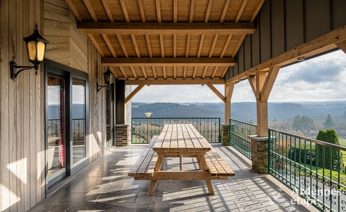 Ruim en comfortabel vakantiehuis met prachtig uitzicht, sauna en jacuzzi voor 16 personen in Rochehaut, Ardennen