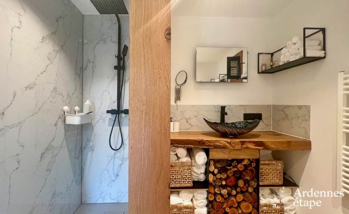 Afgelegen chalet aan vijver in Saint-Hubert, Ardennen