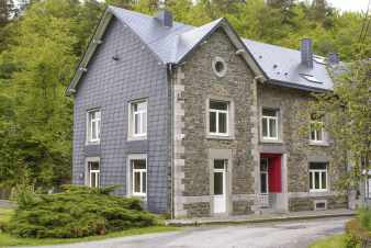 Groot vakantiehuis met ruime capaciteit voor 19 personen in Saint-Hubert