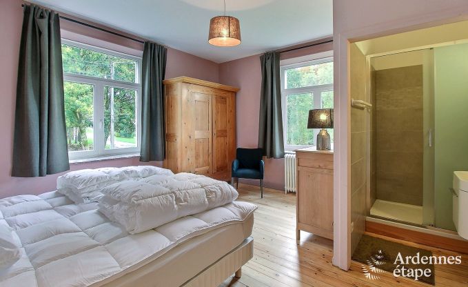 Ruime vakantiewoning in Saint-Hubert met speelkamer, tuin en 6 slaapkamers voor 20 personen in de Ardennen