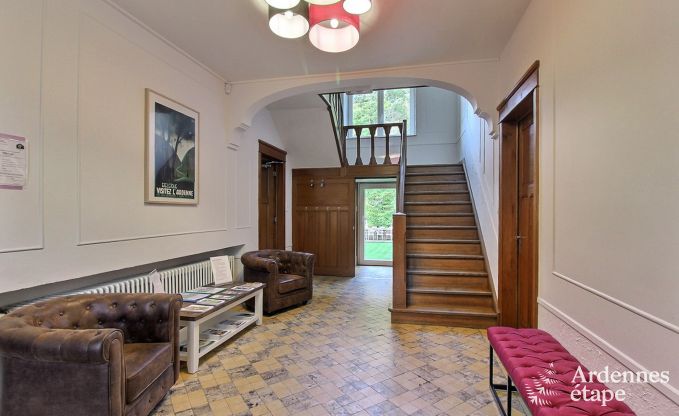 Ruime vakantiewoning in Saint-Hubert met speelkamer, tuin en 6 slaapkamers voor 20 personen in de Ardennen