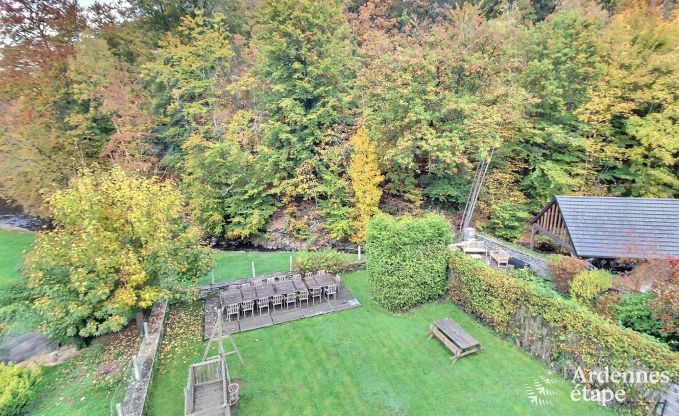 Ruime vakantiewoning in Saint-Hubert met speelkamer, tuin en 6 slaapkamers voor 20 personen in de Ardennen