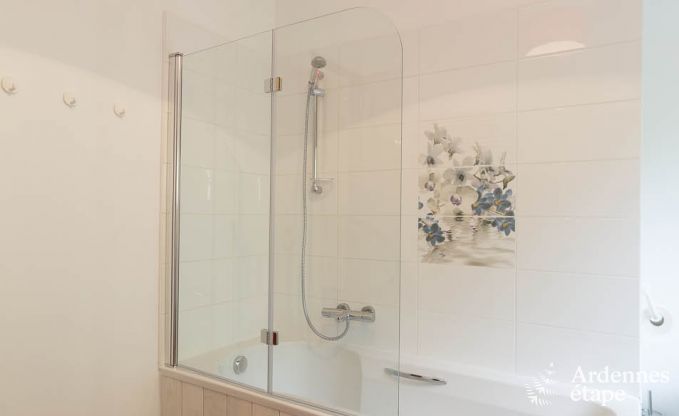 Ruime vakantiewoning in Saint-Hubert met speelkamer, tuin en 6 slaapkamers voor 20 personen in de Ardennen