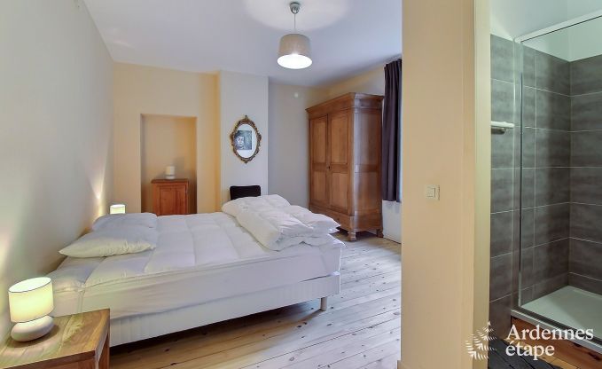 Ruime vakantiewoning in Saint-Hubert met speelkamer, tuin en 6 slaapkamers voor 20 personen in de Ardennen