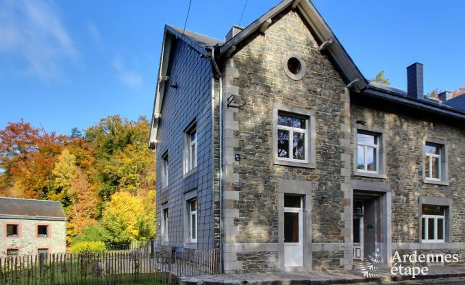 Ruime vakantiewoning in Saint-Hubert met speelkamer, tuin en 6 slaapkamers voor 20 personen in de Ardennen