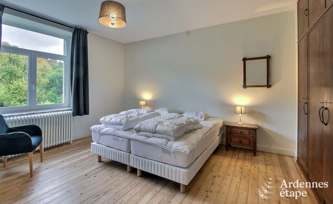 Ruime vakantiewoning in Saint-Hubert met speelkamer, tuin en 6 slaapkamers voor 20 personen in de Ardennen