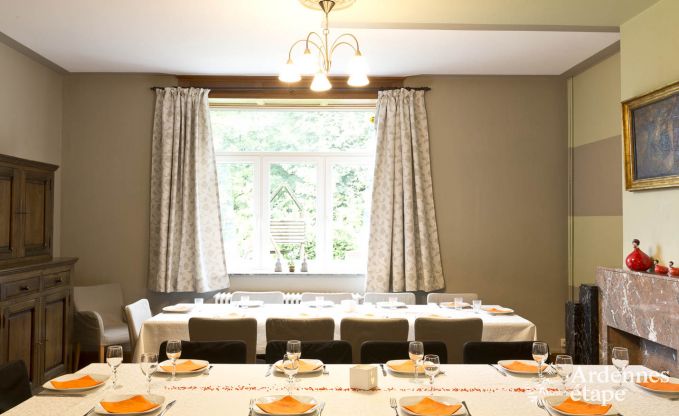 Ruime vakantiewoning in Saint-Hubert met speelkamer, tuin en 6 slaapkamers voor 20 personen in de Ardennen