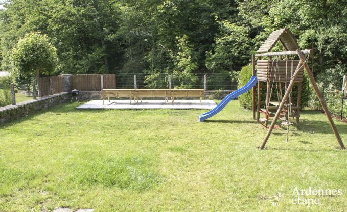 Ruime vakantiewoning in Saint-Hubert met speelkamer, tuin en 6 slaapkamers voor 20 personen in de Ardennen