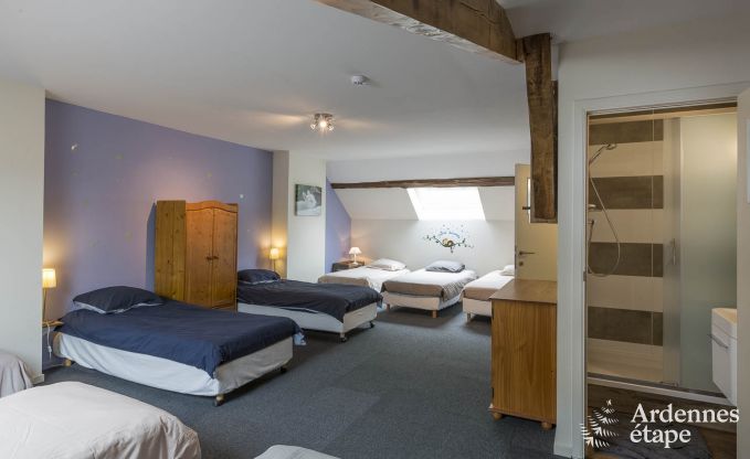 Ruime vakantiewoning in Saint-Hubert met speelkamer, tuin en 6 slaapkamers voor 20 personen in de Ardennen