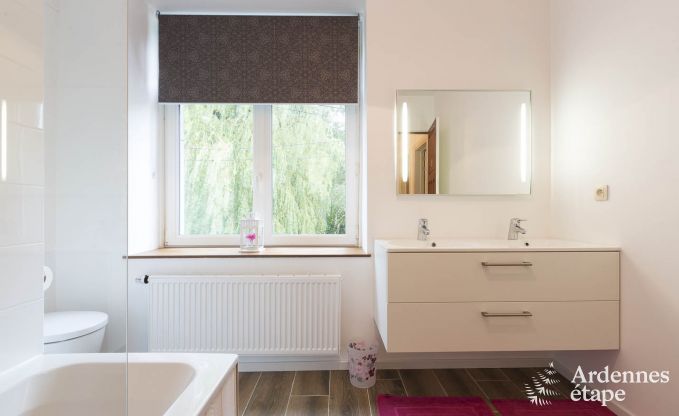 Ruime vakantiewoning in Saint-Hubert met speelkamer, tuin en 6 slaapkamers voor 20 personen in de Ardennen