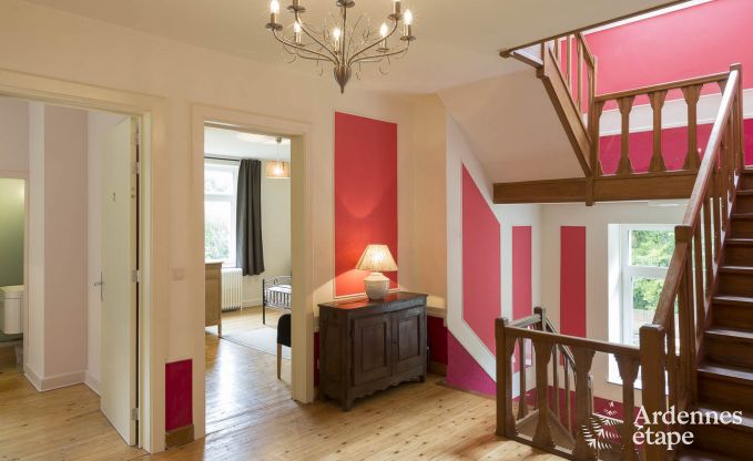 Ruime vakantiewoning in Saint-Hubert met speelkamer, tuin en 6 slaapkamers voor 20 personen in de Ardennen