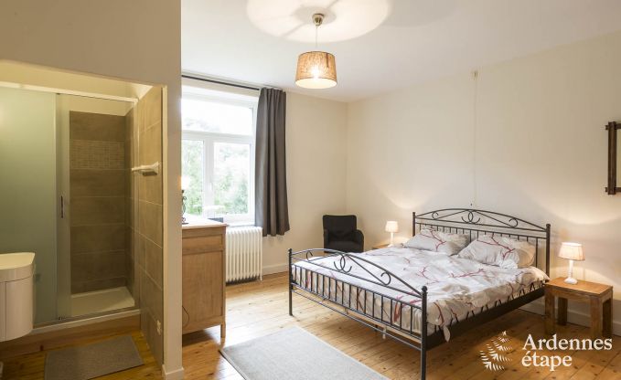 Ruime vakantiewoning in Saint-Hubert met speelkamer, tuin en 6 slaapkamers voor 20 personen in de Ardennen