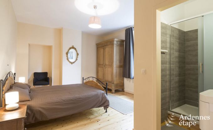 Ruime vakantiewoning in Saint-Hubert met speelkamer, tuin en 6 slaapkamers voor 20 personen in de Ardennen