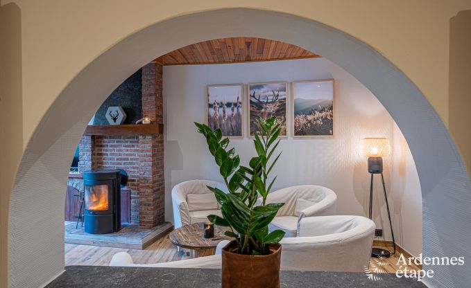 Hondvriendelijk vakantiehuis  met jacuzzi en houtbarbecue voor 9 pers. in Saint-Hubert, Ardennen