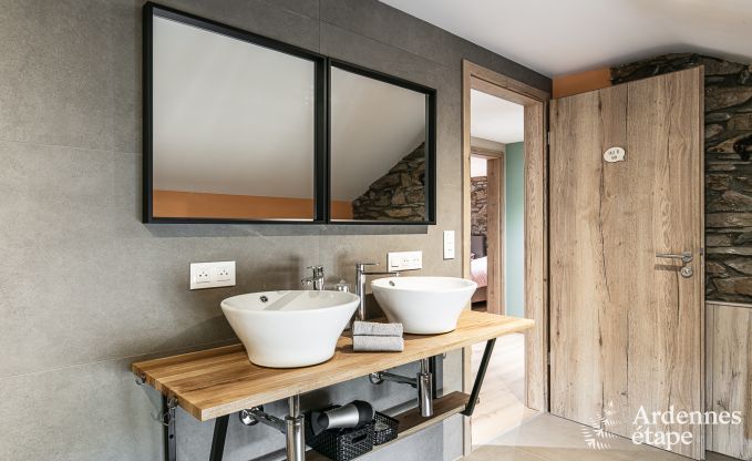 Luxe verblijf in de Ardennen: High-end villa in Sint-Hubert voor 6 personen met zwembad en dichtbij de natuur