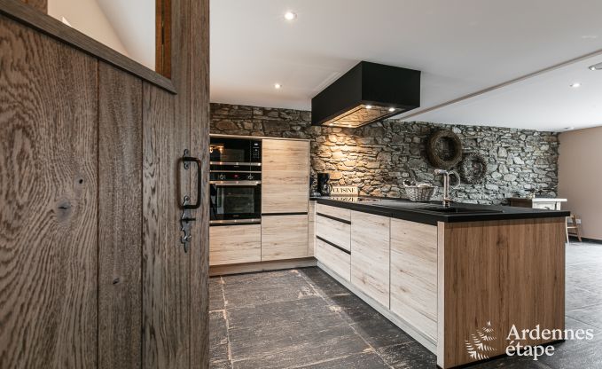 Luxe verblijf in de Ardennen: High-end villa in Sint-Hubert voor 6 personen met zwembad en dichtbij de natuur