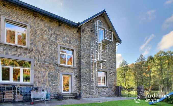 Ruime vakantiewoning in Saint-Hubert met speelkamer, tuin en 6 slaapkamers voor 20 personen in de Ardennen