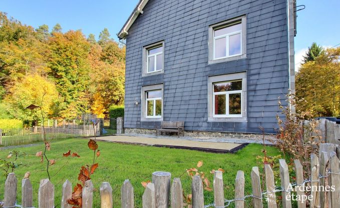 Ruime vakantiewoning in Saint-Hubert met speelkamer, tuin en 6 slaapkamers voor 20 personen in de Ardennen