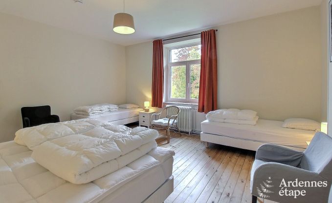 Ruime vakantiewoning in Saint-Hubert met speelkamer, tuin en 6 slaapkamers voor 20 personen in de Ardennen