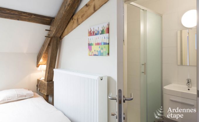 Ruime vakantiewoning in Saint-Hubert met speelkamer, tuin en 6 slaapkamers voor 20 personen in de Ardennen