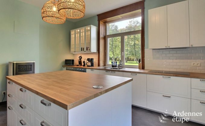Ruime vakantiewoning in Saint-Hubert met speelkamer, tuin en 6 slaapkamers voor 20 personen in de Ardennen