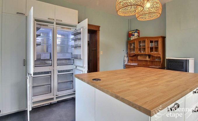 Ruime vakantiewoning in Saint-Hubert met speelkamer, tuin en 6 slaapkamers voor 20 personen in de Ardennen