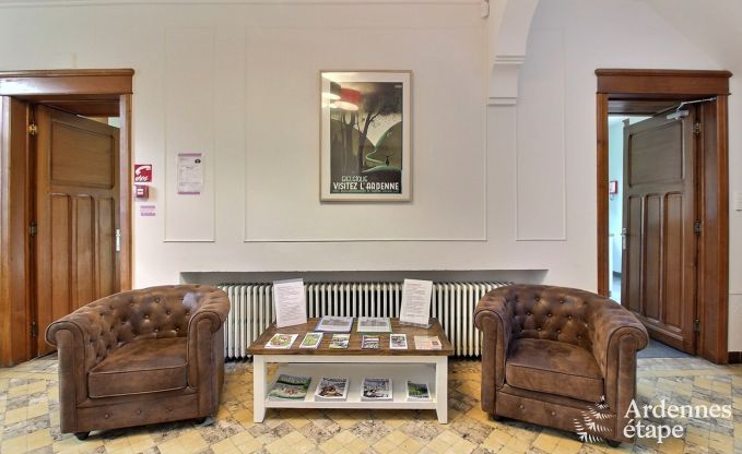 Ruime vakantiewoning in Saint-Hubert met speelkamer, tuin en 6 slaapkamers voor 20 personen in de Ardennen