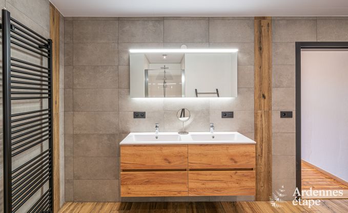 Hondvriendelijk vakantiehuis  met jacuzzi en houtbarbecue voor 9 pers. in Saint-Hubert, Ardennen
