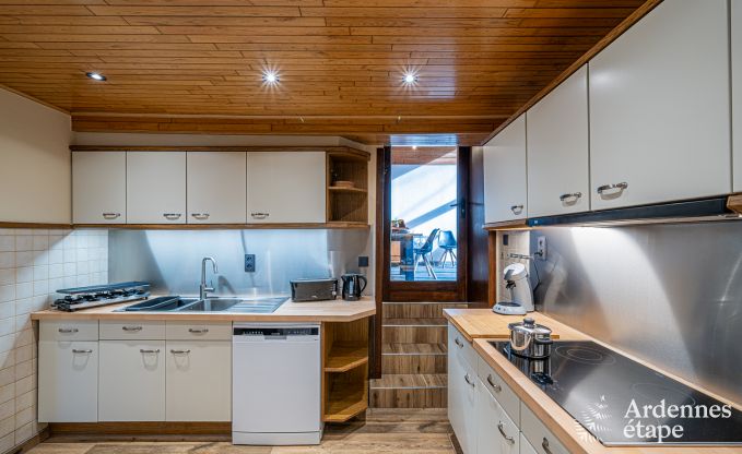 Hondvriendelijk vakantiehuis  met jacuzzi en houtbarbecue voor 9 pers. in Saint-Hubert, Ardennen