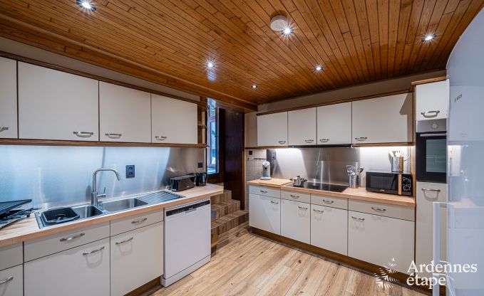 Hondvriendelijk vakantiehuis  met jacuzzi en houtbarbecue voor 9 pers. in Saint-Hubert, Ardennen