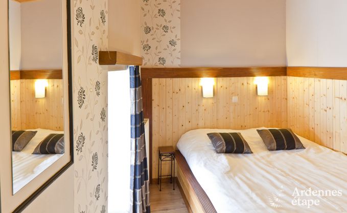 Historisch kasteel in Sainte-Ode voor 46 personen, met zwembad