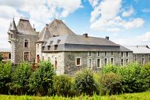 Kasteelhoeve in Sainte-Ode voor uw verblijf met Ardennes-Etape