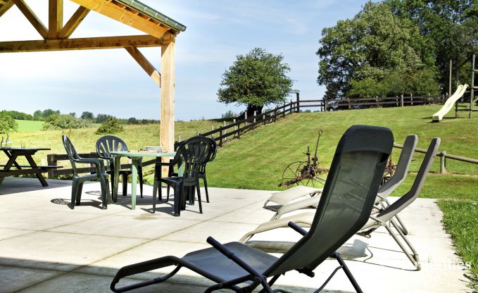 Historisch kasteel in Sainte-Ode voor 46 personen, met zwembad