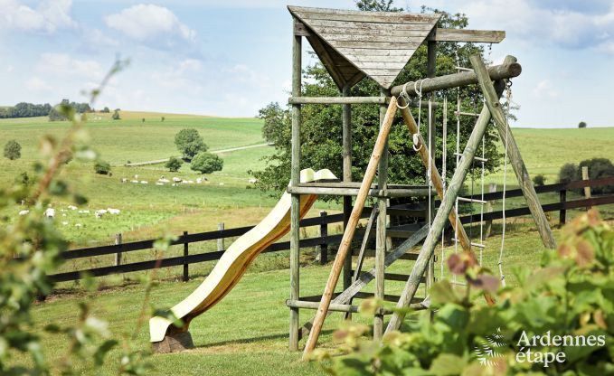 Historisch kasteel in Sainte-Ode voor 46 personen, met zwembad