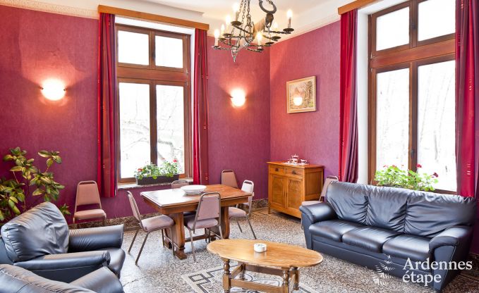 Historisch kasteel in Sainte-Ode voor 46 personen, met zwembad