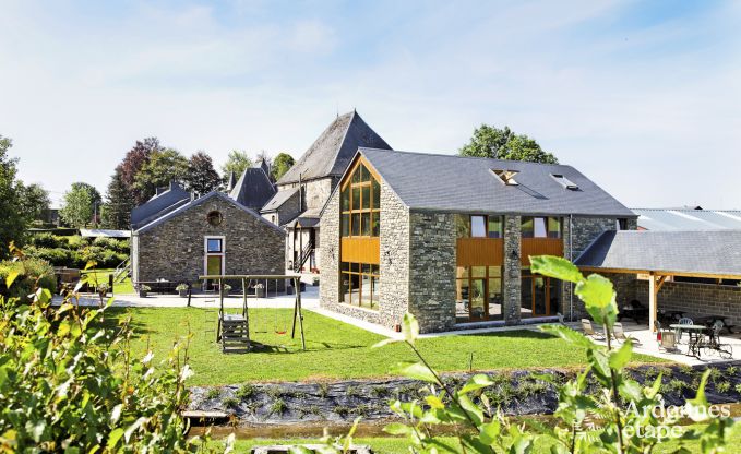 Historisch kasteel in Sainte-Ode voor 46 personen, met zwembad