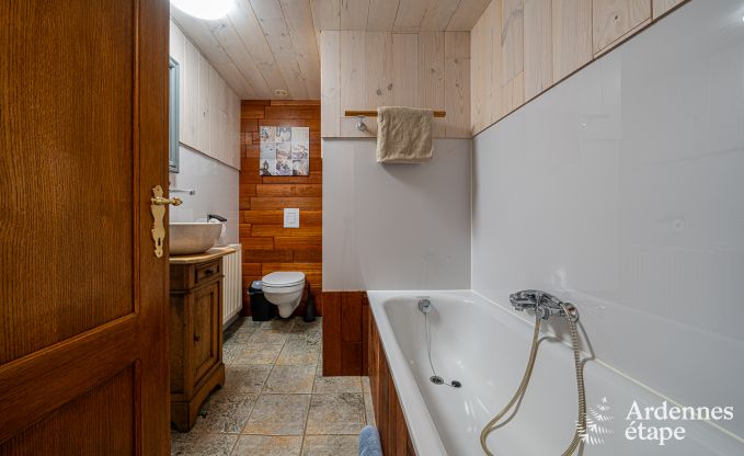 Comfortabel vakantiehuis met zwembad in Sainte-Ode, Ardennen