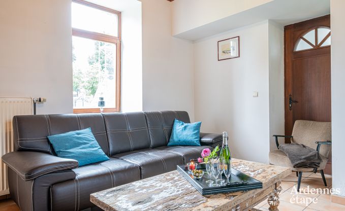 Comfortabel vakantiehuis met zwembad in Sainte-Ode, Ardennen