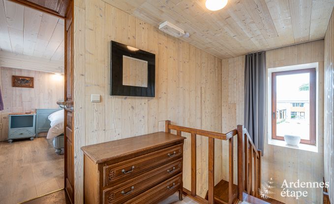 Comfortabel vakantiehuis met zwembad in Sainte-Ode, Ardennen