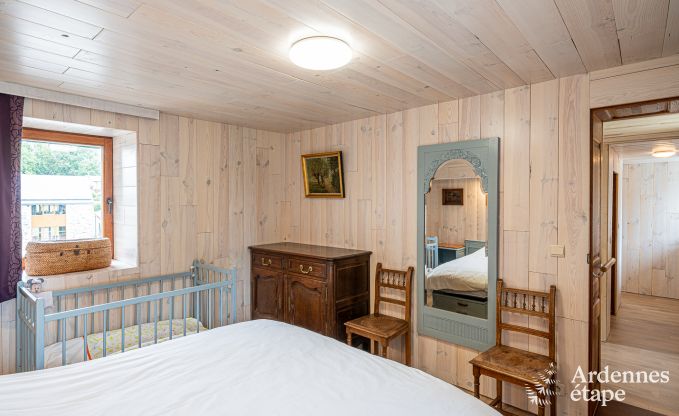 Comfortabel vakantiehuis met zwembad in Sainte-Ode, Ardennen