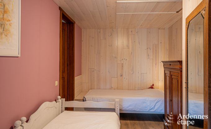 Comfortabel vakantiehuis met zwembad in Sainte-Ode, Ardennen