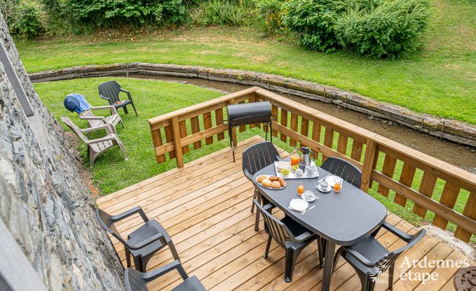 Comfortabel vakantiehuis met zwembad in Sainte-Ode, Ardennen