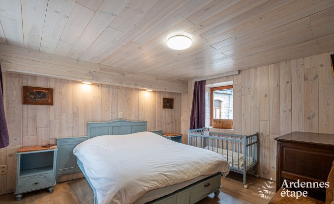 Comfortabel vakantiehuis met zwembad in Sainte-Ode, Ardennen