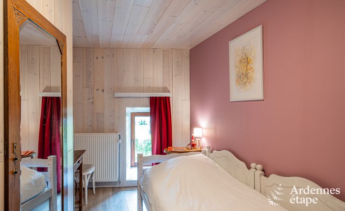 Comfortabel vakantiehuis met zwembad in Sainte-Ode, Ardennen