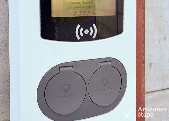 Comfortabel vakantiehuis met zwembad in Sainte-Ode, Ardennen