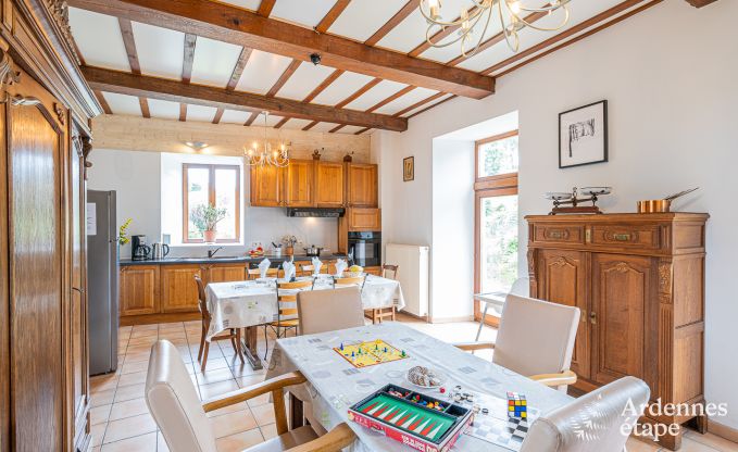 Comfortabel vakantiehuis met zwembad in Sainte-Ode, Ardennen
