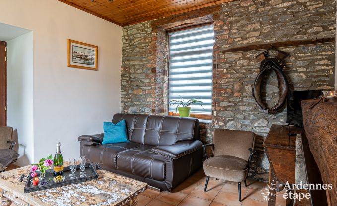 Comfortabel vakantiehuis met zwembad in Sainte-Ode, Ardennen