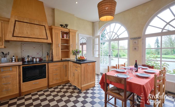 Charmant vakantieverblijf in het bijgebouw van een kasteel  in Sars-la-Bruy�re, Ardennen